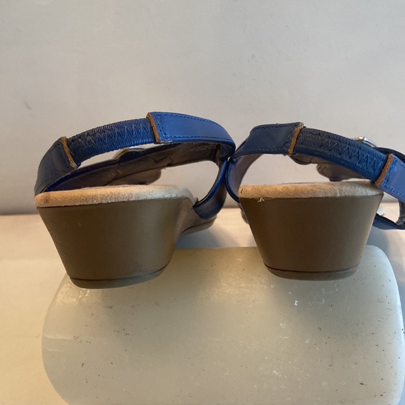 Blue and silver tone low wedge sling back thong sandals 8 W - Picture 6 of 11